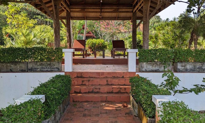 Nuea Khlong Villa | Piman Pu Lek - large 2 storey 1 bedroom kingsize villa with a/c, sea view