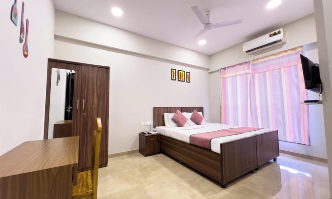 Vile Parle East Apartment | Pinaki Comfort Stay Vile Parle
