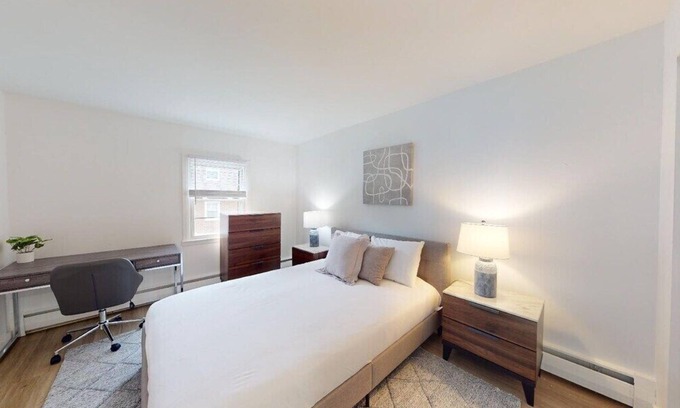 Newark Apartment | Pine Brook Apartments: Luxurious living in a stunning wooded setting