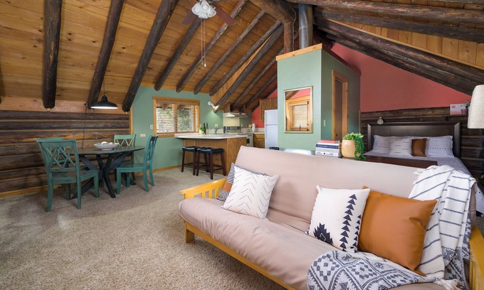 Southeast Boise Apartment | Pine Cabin Loft in Central Boise