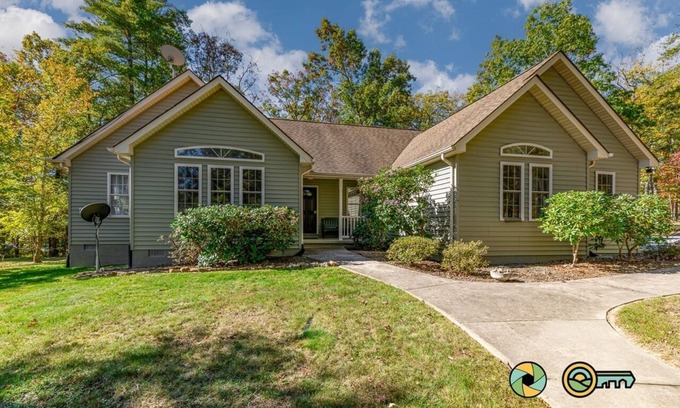 Mount Jackson House | Pine Cone Paradise - escape to luxury!