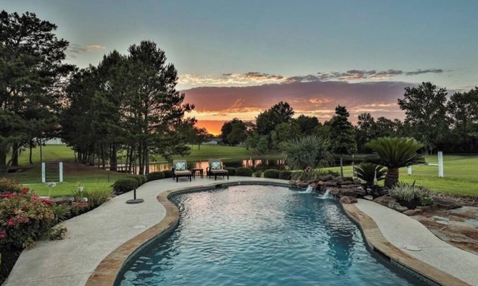 Tomball House | Pine Country Retreat!