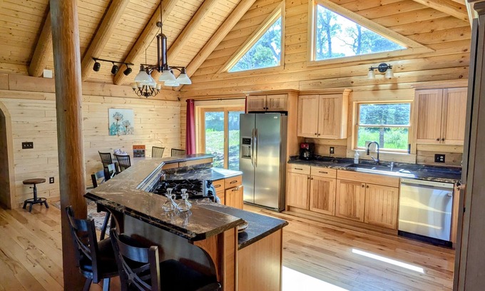 Fort Garland Cabin | Pine Dragon Lodge, a spacious cabin in gated community