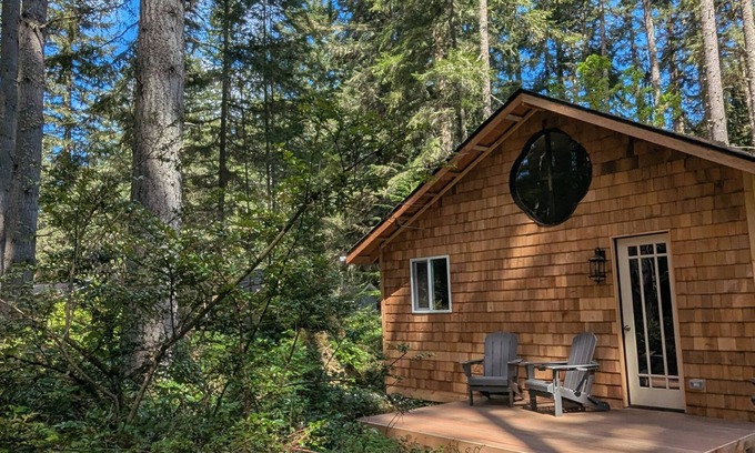 Langley Cabin | Pine Guest Cabin in the Woods