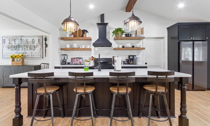 Bevil Oaks House | Pine Haven Lodge, Beaumont, TX