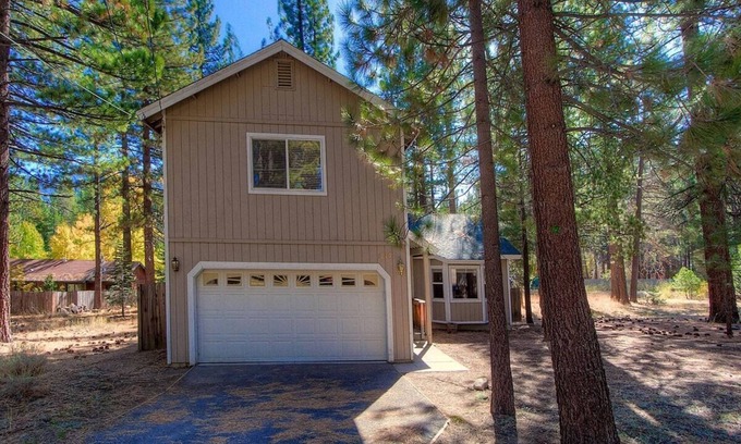 Pioneer Trail House | Pine Haven - Pet Friendly, Fenced Yard (COH0887)