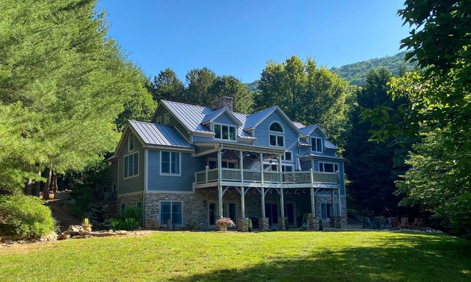 Fairview House | Pine Hollow | An Asheville Luxury Timber-Frame Home w/Hot Tub, Weddings, and More