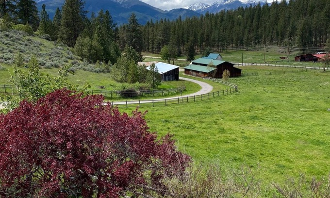 Stevensville House | Pine Hollow Ranch w/Hot Tub