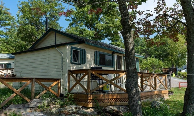 Gravenhurst Cottage | Pine Lake: 2-Bedroom Cottage #10 "Pitch Pine"