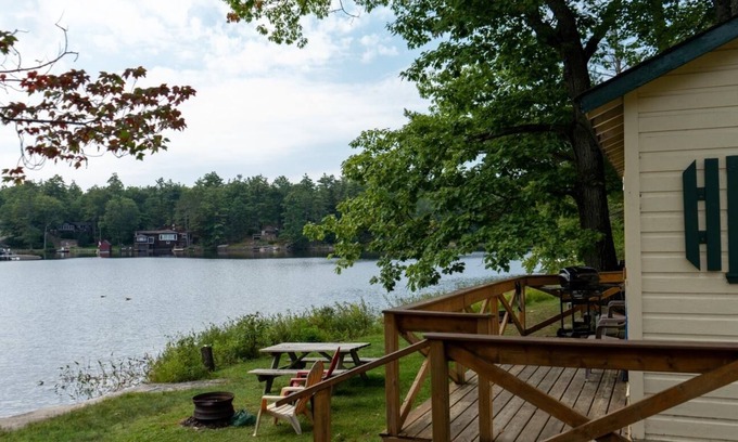 Gravenhurst Cottage | Pine Lake: Studio Cottage #8 "Jack Pine"