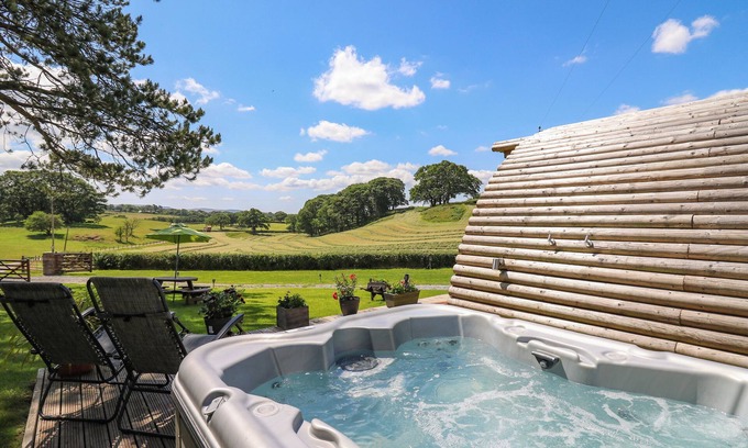 Llanddeusant Cottage | Pine Lodge