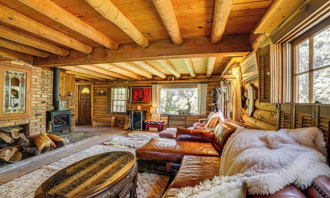 Frazier Park Cabin | Pine Mountain Club Log Cabin w/Resort Amenities!