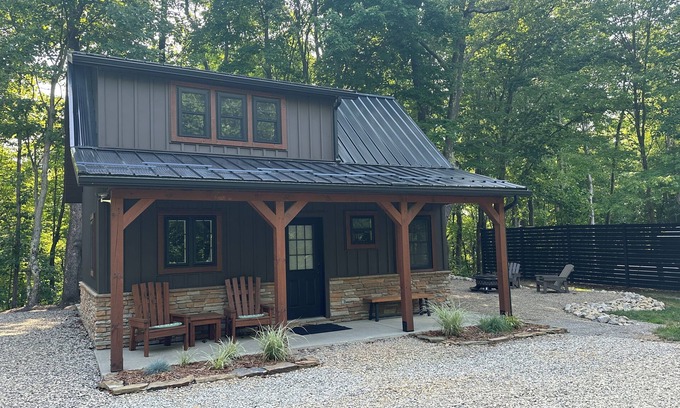 Quaker City House | Pine Ridge Cabin House - Cozy Retreat In Woodland Setting With Hiking Trails
