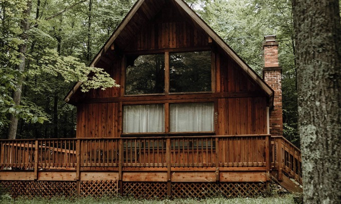 Gaylord Ski Chalet | Pine Ridge Chalet - Cozy Chalet close to the Lake