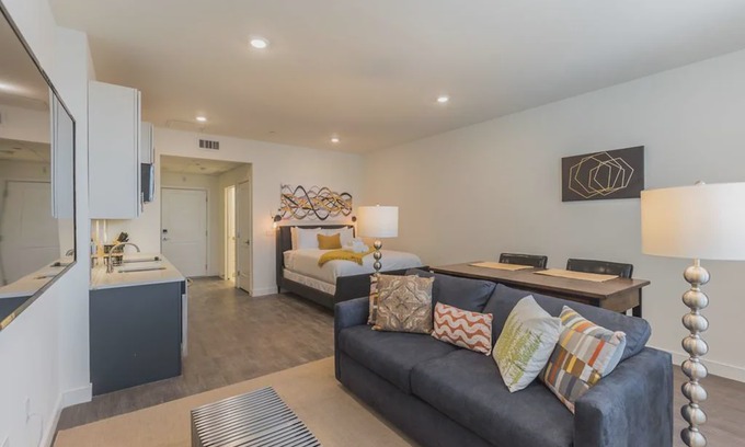 Spruce Hill Apartment | Pine Suite - 415 in Philadelphia