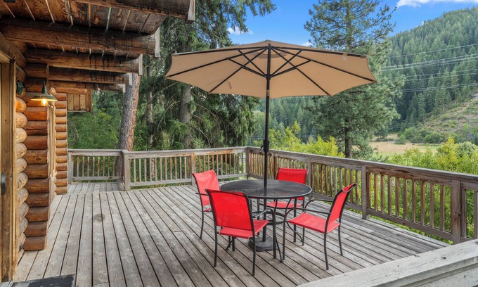Leavenworth Cabin | Pine Vista - Inviting Log Cabin in the Whispering Pines