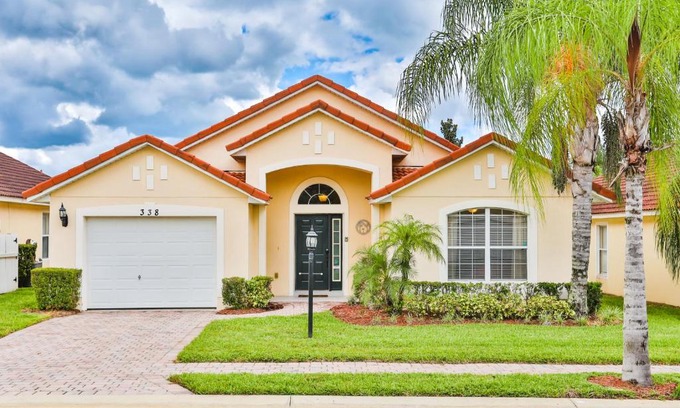 Lake Wilson Preserve House | Pineapple Palms