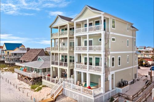 Lower Grand Lagoon House | Pineapple Paradise! 6BR 7BA beachfront house! Private Pool! Grill! Sleeps 16!