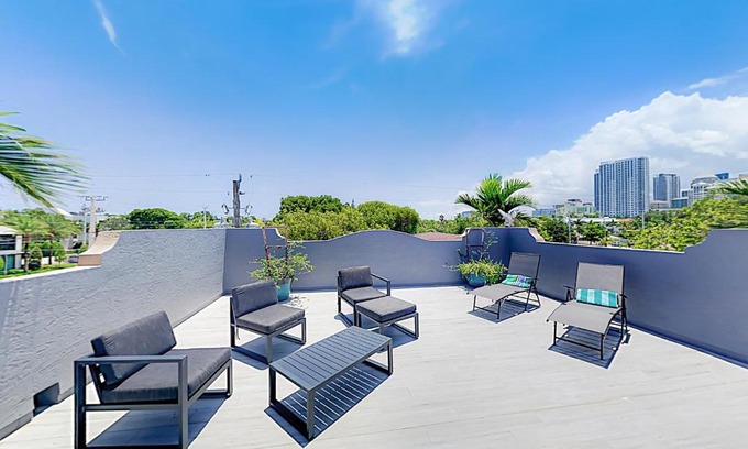 Downtown Fort Lauderdale House | Pineapple Place
