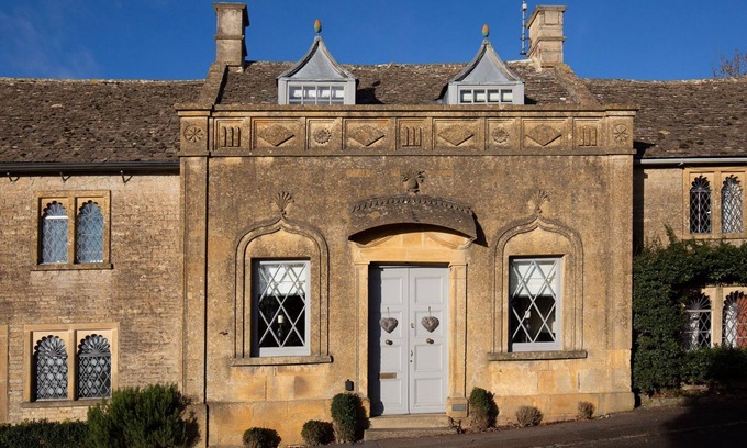Longborough Cottage | Pineapple Spa Cottage, Lower Swell - sleeps 4 guests in 2 bedrooms