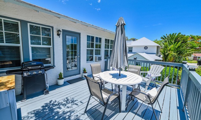 Old Northwood Apartment | Pineapple Upper Deck Guesthouse Near Beaches/Shopping/Dining, Ballparks&Downtwn!