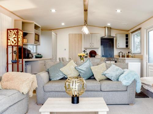 West Heslerton House | Pinecone Lodge