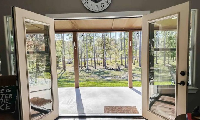 Brookeland House | Pines by the Lake