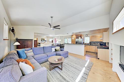 Avon House | Pines Court