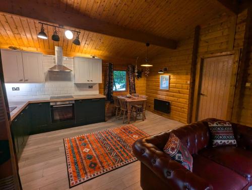 Kenwick House | Pineshadow Lodge-Dog Friendly Kenwick Park Louth