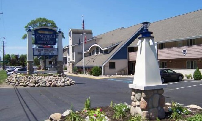 Traverse City Apartment | Pinestead Reef Resort