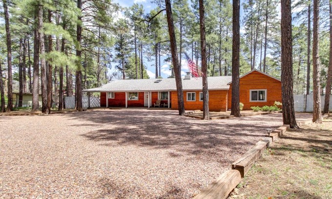 Pinetop House | Pinetop-Lakeside Cabin, Walk to Woodland Lake Park