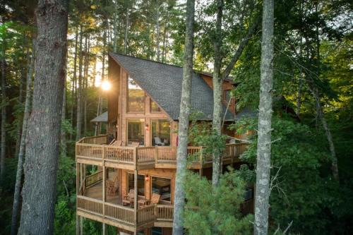 Epworth House | Pineview Escape - Hot Tub - Views - Arcades