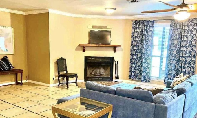 Claiborne House | Pinewood 3 bedroom Near WM Sports Complex