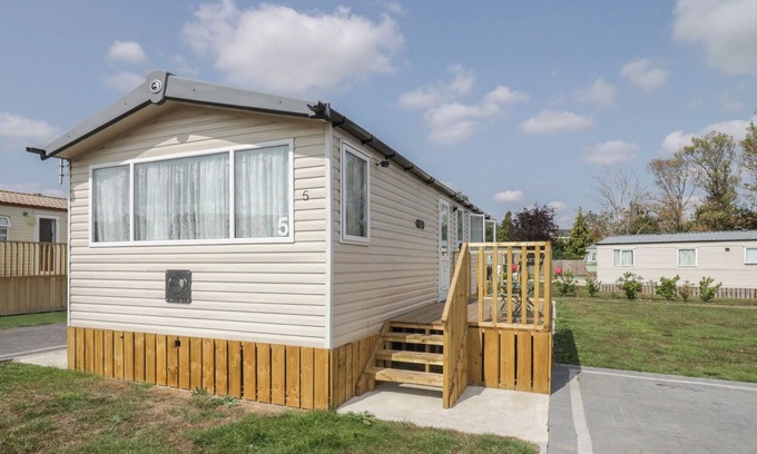 Kidlington Cottage | PINEWOOD, family friendly, with a garden in Kidlington