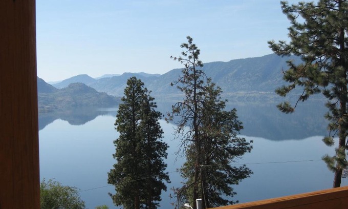 Central Okanagan House | PineWood Guesthouse