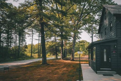 Catskill House | Pinewood Lodge - Catskills, Windham Mountain, Hunter Mountain