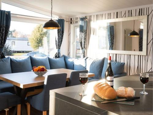 Wells-next-the-Sea Cabin | Pinewoods Saltmarsh Lodge no.3 sleeps 7 – no dogs