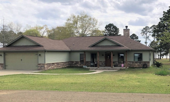 Broaddus House | Piney Paradise - Lake Front on Sam Rayburn