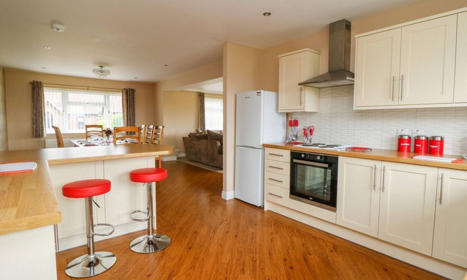 Seaton Cottage | PINFOLD VIEW, pet friendly, with a garden in Seaton