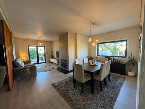 Moncao Villa | Pinheiros House by ALPONTE