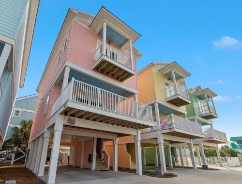 Gulf Shores House | Pink Bungalow w Private Beach! Girls Getaway!