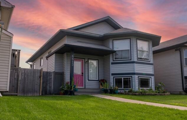 Grande Prairie House | Pink door-ed wonder