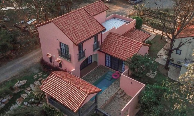 Pong Ta Long Villa | Pink Villa by Tubtao Sleepy Hill