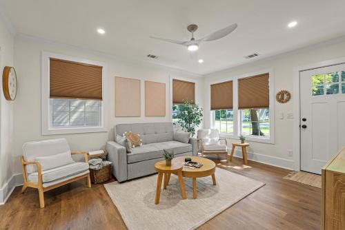 Port Royal House | Pinky's Palace Cozy Bungalow