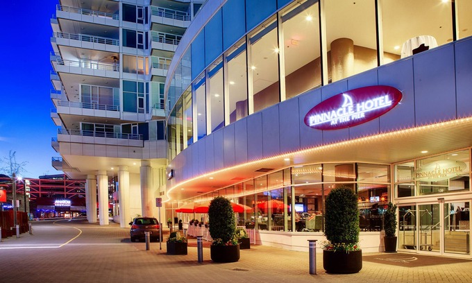 Lower Lonsdale Hotel | Pinnacle Hotel at the Pier
