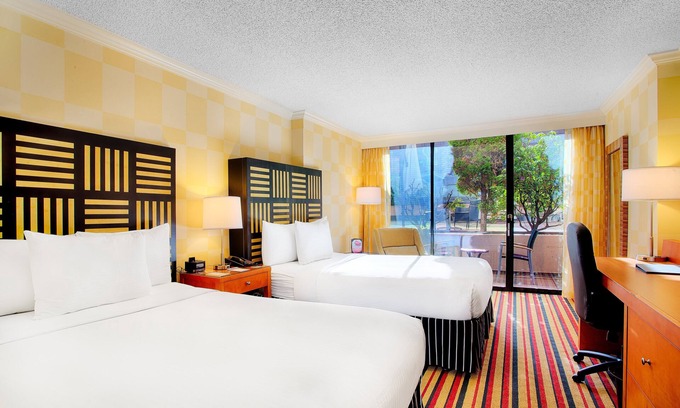 Coal Harbour Hotel | Pinnacle Hotel Harbourfront