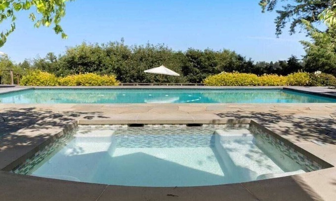 Freestone House | Pinot Views, sleeps 10, Pool/Spa, BBQ, Firepit