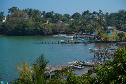 Barra de Cazones House | Pintoresca casa en la playa