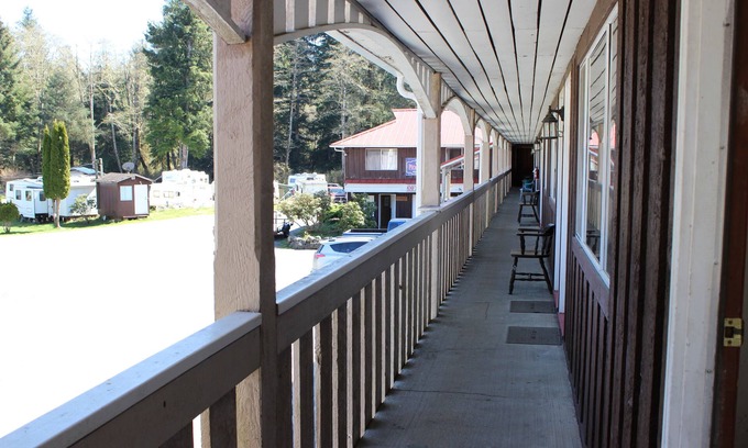 Port Hardy Hotel | Pioneer Inn by the River