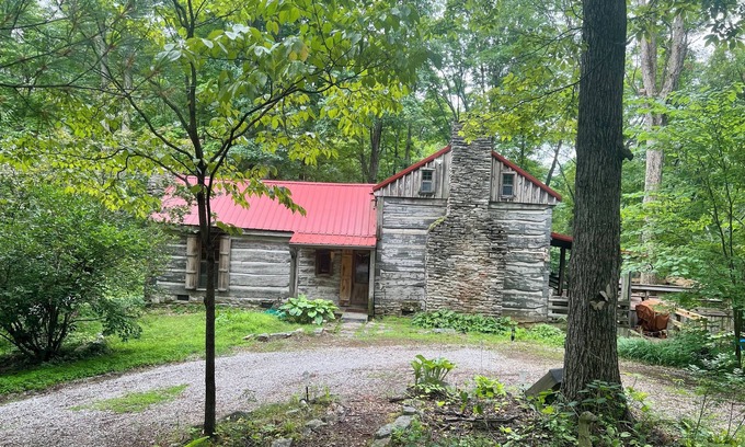 Poland Cabin | Pioneer Log Cabin on the Lake